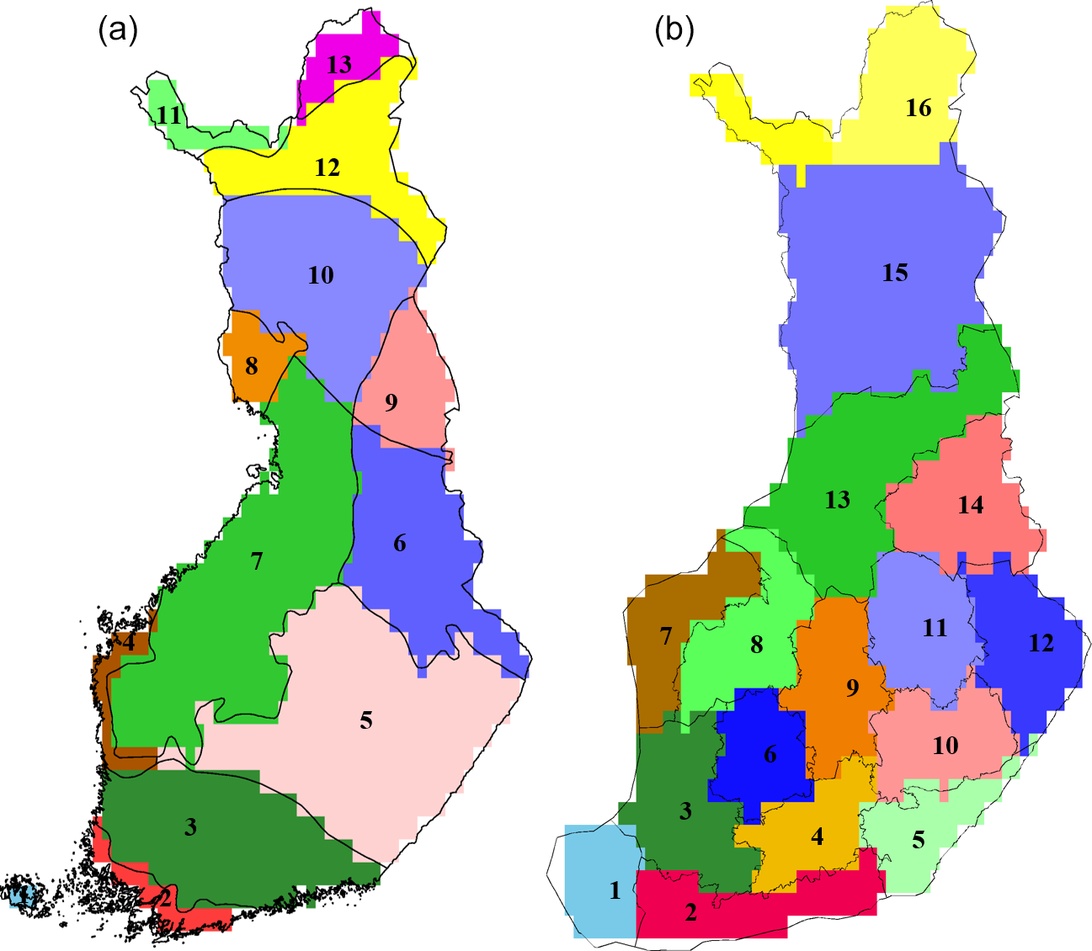 Kaksi värikoodattua Suomen karttaa jaettuna numeroituihin hallinnollisiin alueisiin. Nämä todennäköisesti edustavat metsänhoitopiirejä tai politiikan toimeenpanoalueita, jotka liittyvät Suomen metsäpolitiikan hallintoon ja alueellisiin lähestymistapoihin.